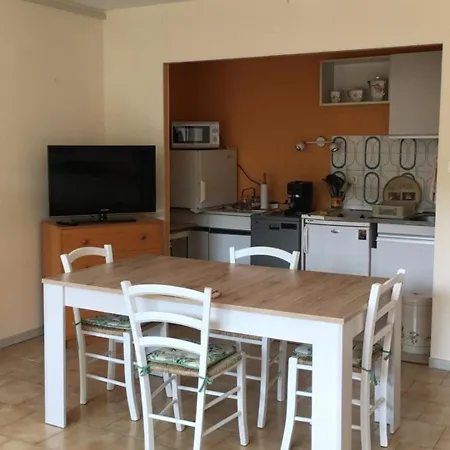 T1 Climatise Au Port De Avec Veranda Meublee, Proche Plages Et Commerces - Fr-1-335-186 Hyères