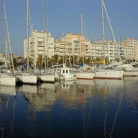 Apartment T1 Climatise Au Port De Avec Veranda Meublee, Proche Plages Et Commerces - Fr-1-335-186