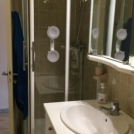 Lägenhet T1 Climatise Au Port De Avec Veranda Meublee, Proche Plages Et Commerces - Fr-1-335-186 Hyères